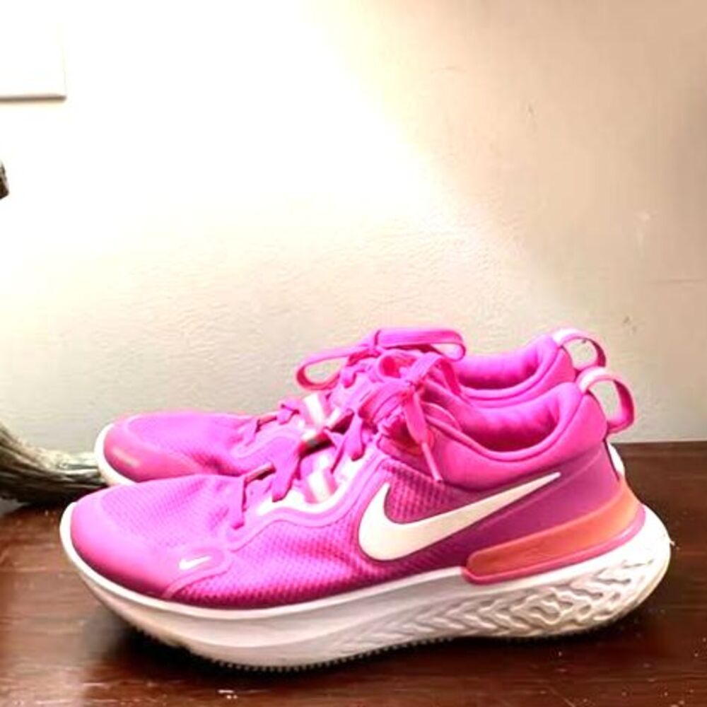 Nike React Miler Running Shoes Womens Sz 8 hot pink